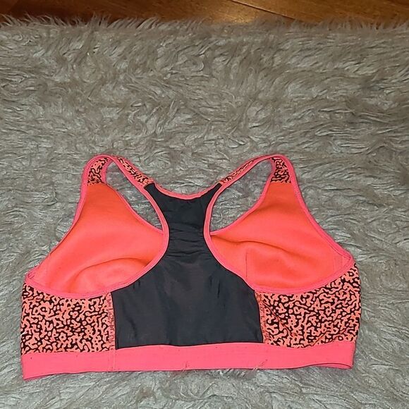 Nike women's bright pink and gray cheetah print sports bra size medium - Picture 3 of 4